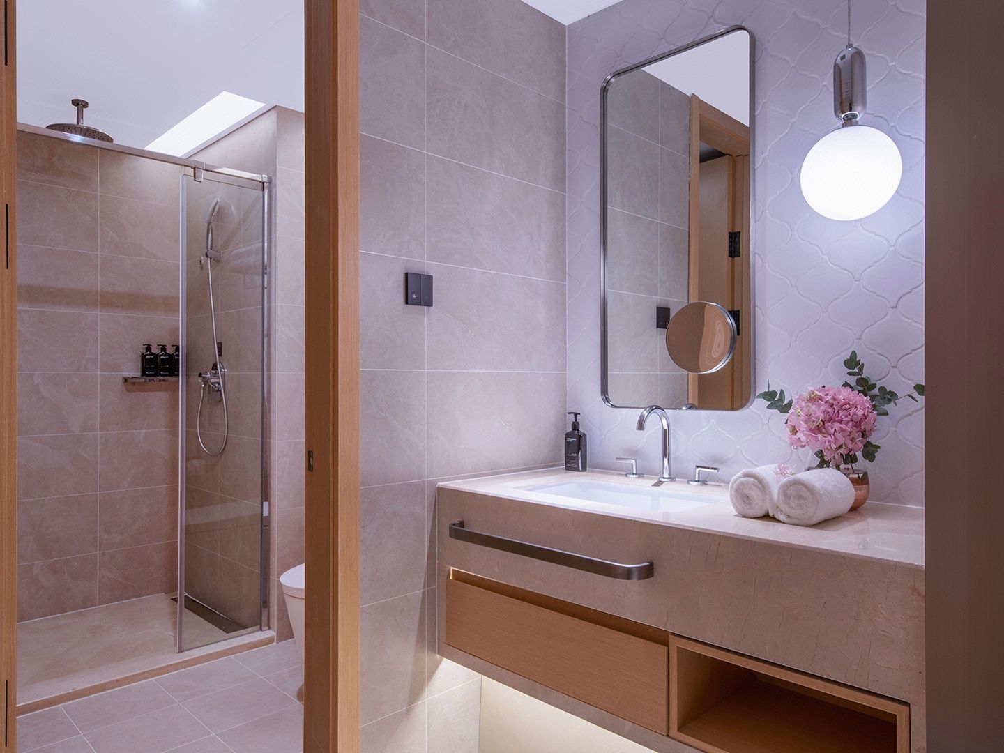 商务大床房（智能客控+小冰箱）