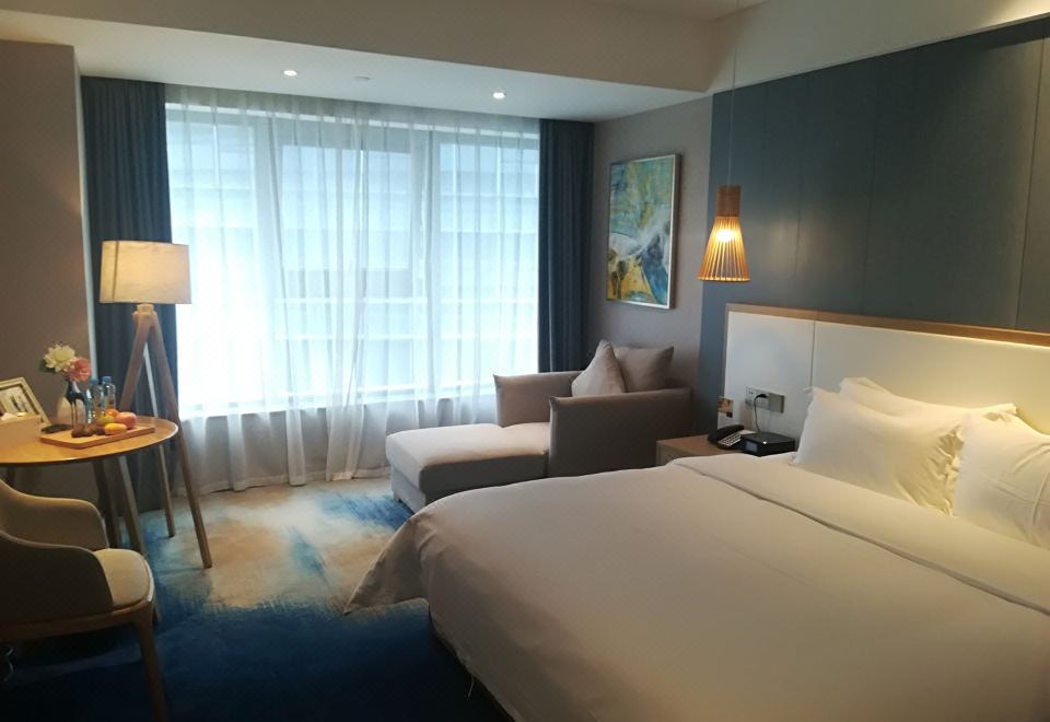 Sky High Exquisite Double Bed Room