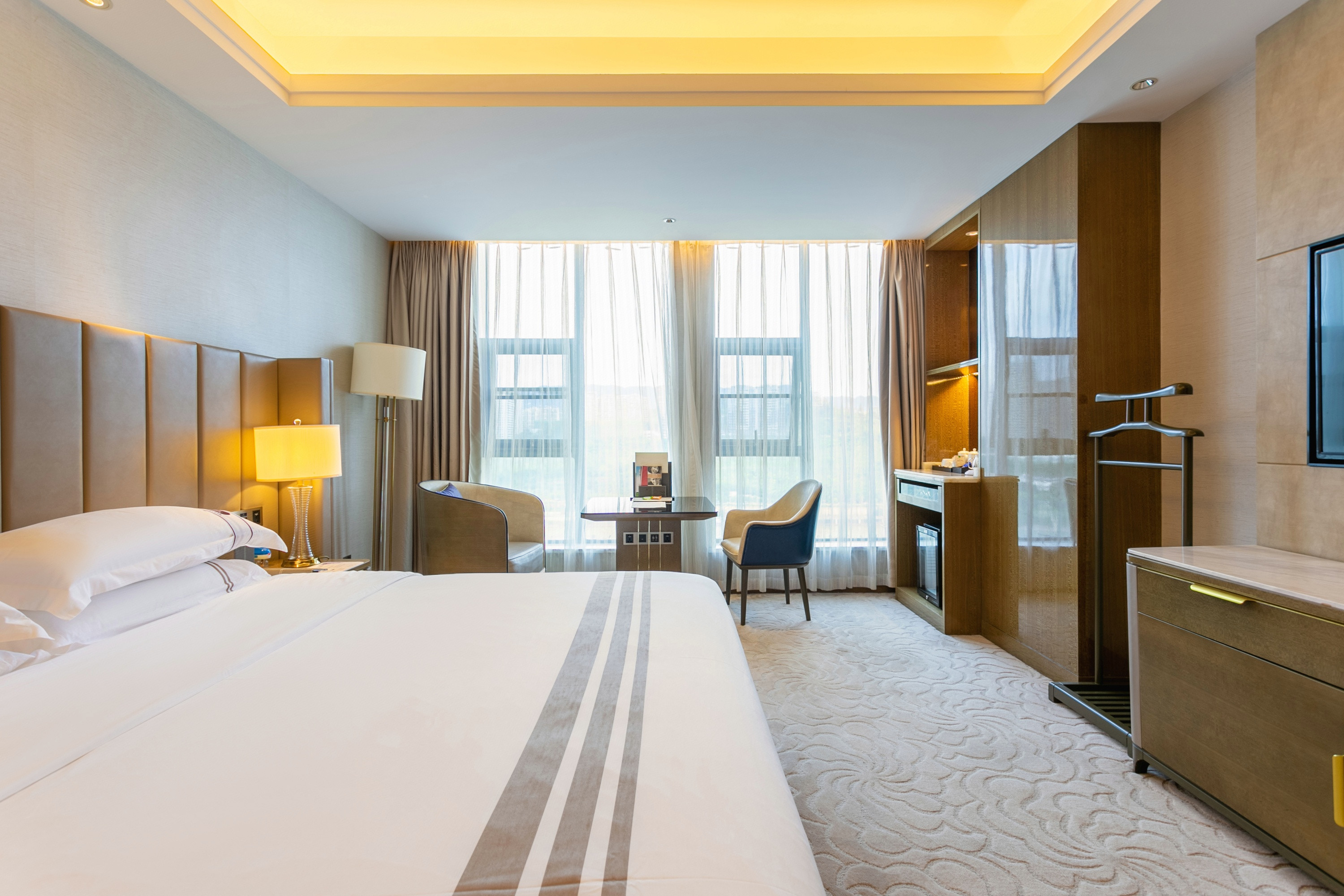 临江观景大床房