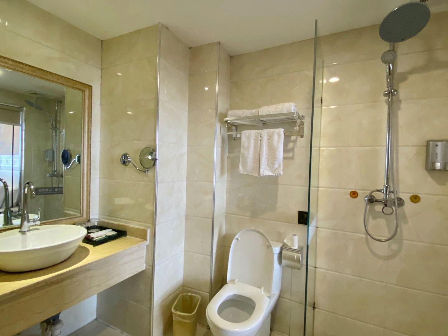 豪华标准间（亲肤床品）