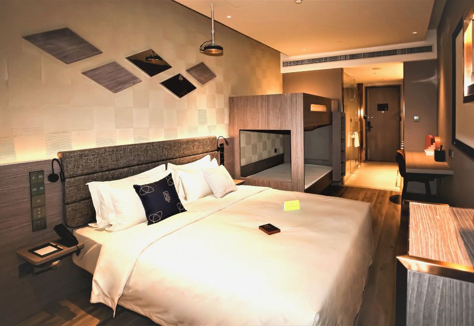 家庭房（加熱毛巾桿+小冰箱+智能鏡）