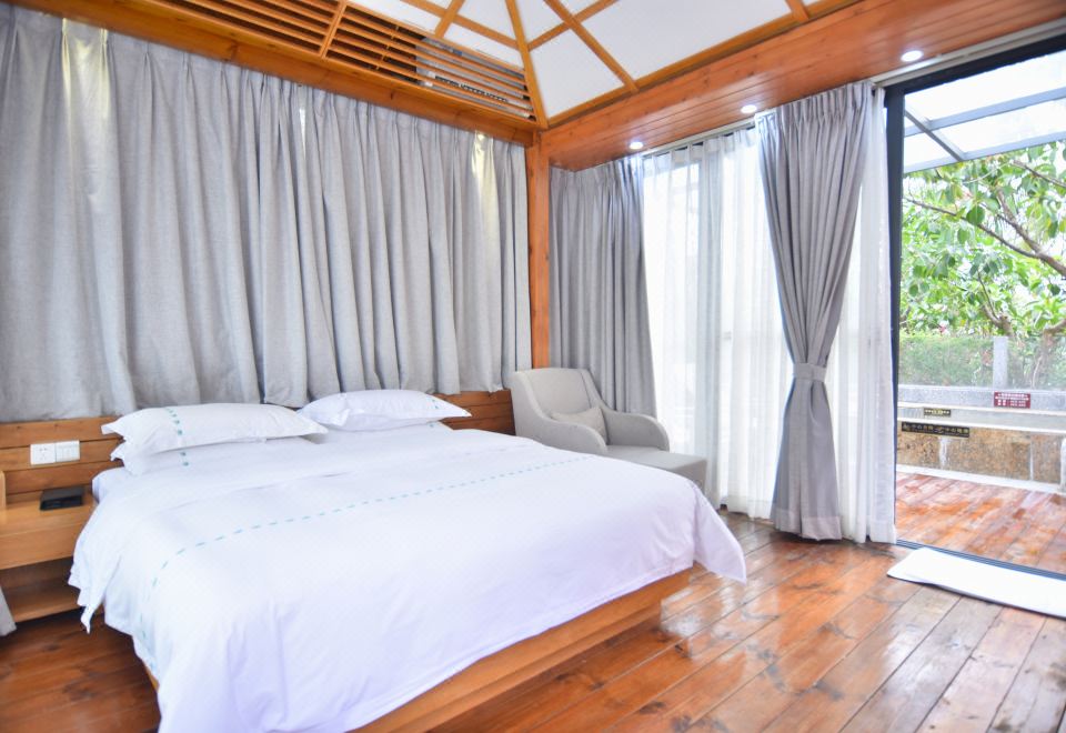 天池别苑大床房