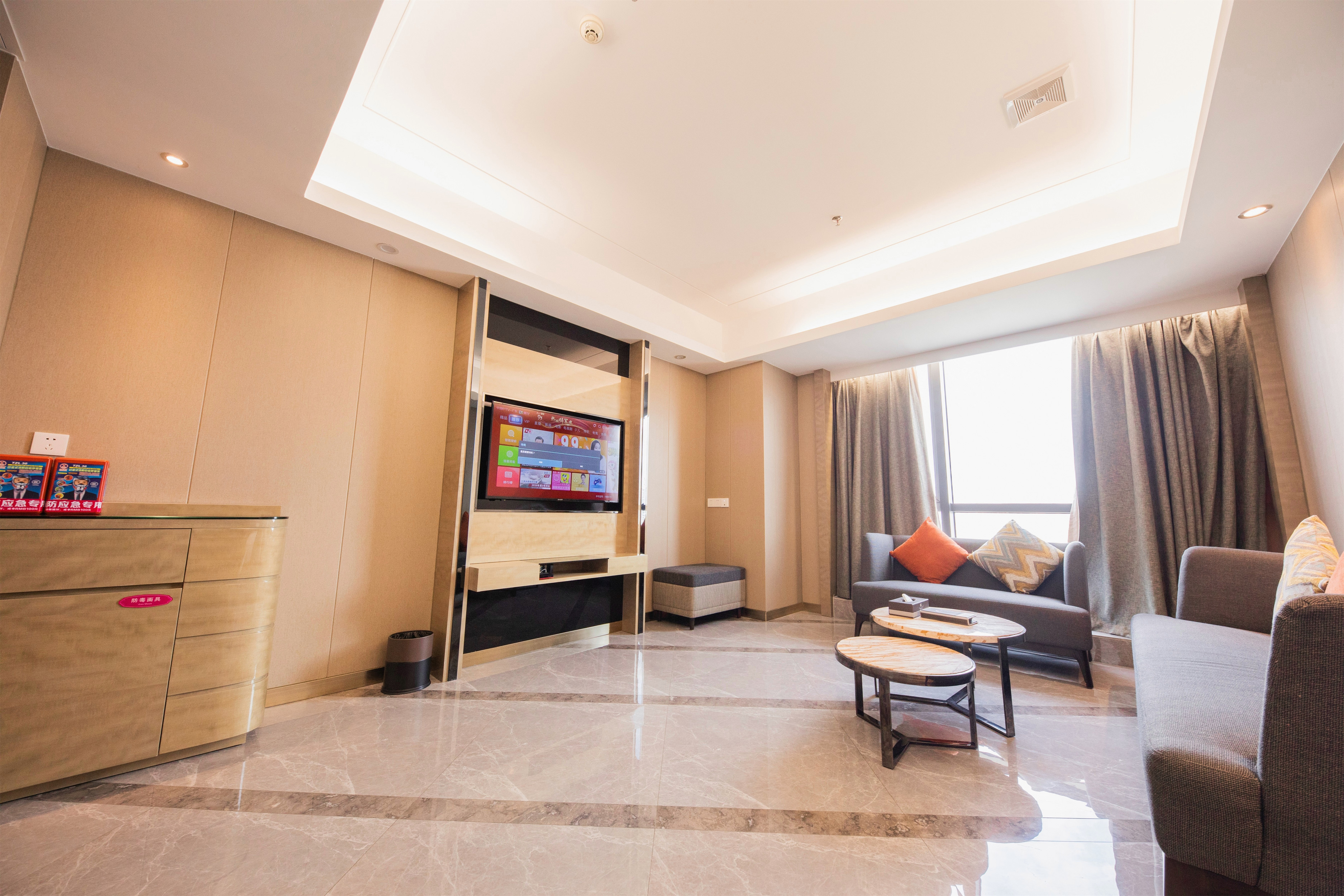 伯爵套房（高空眺望+览江悦城+一厅两房三床三衞）