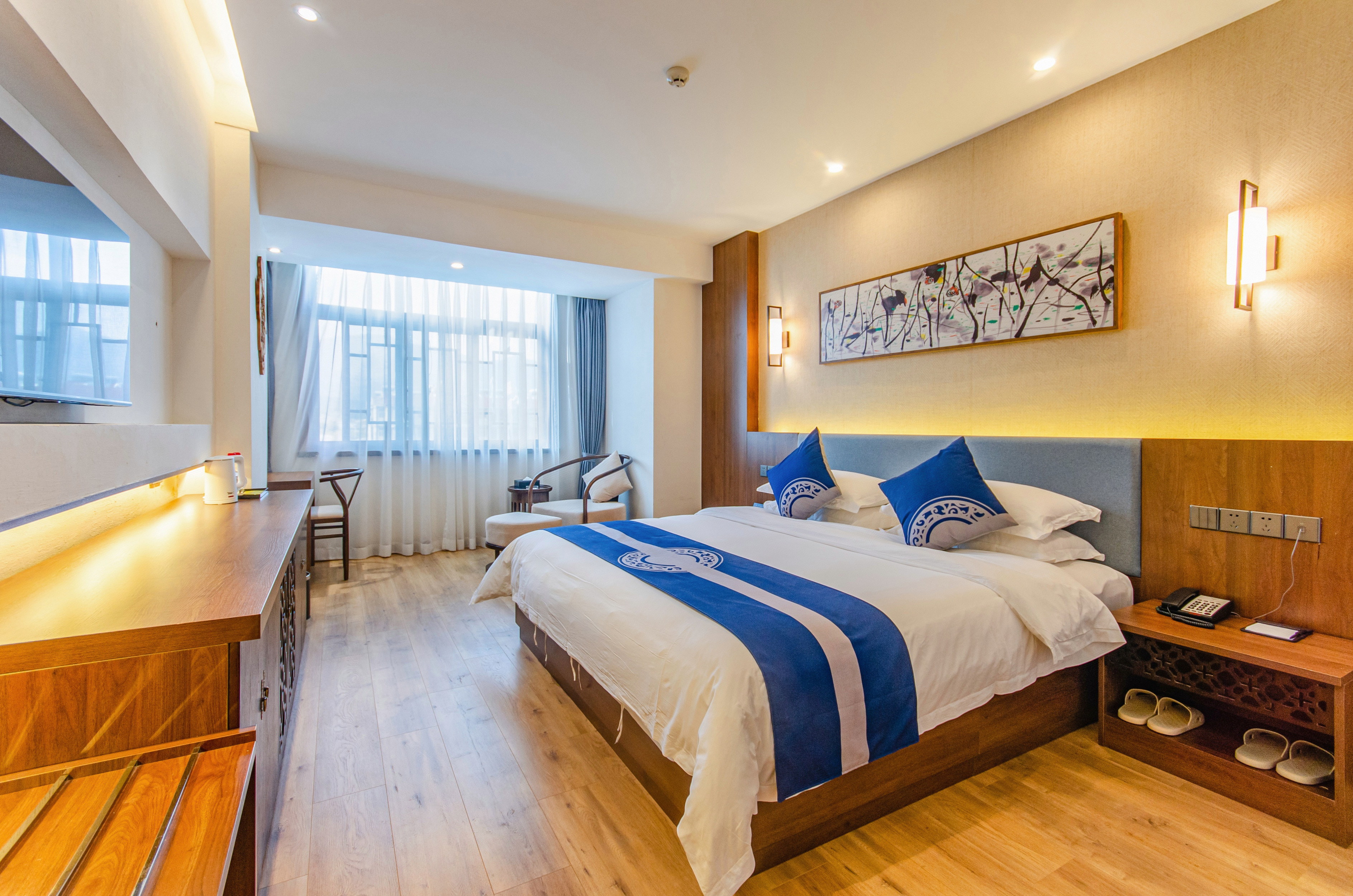 Deluxe king-size room