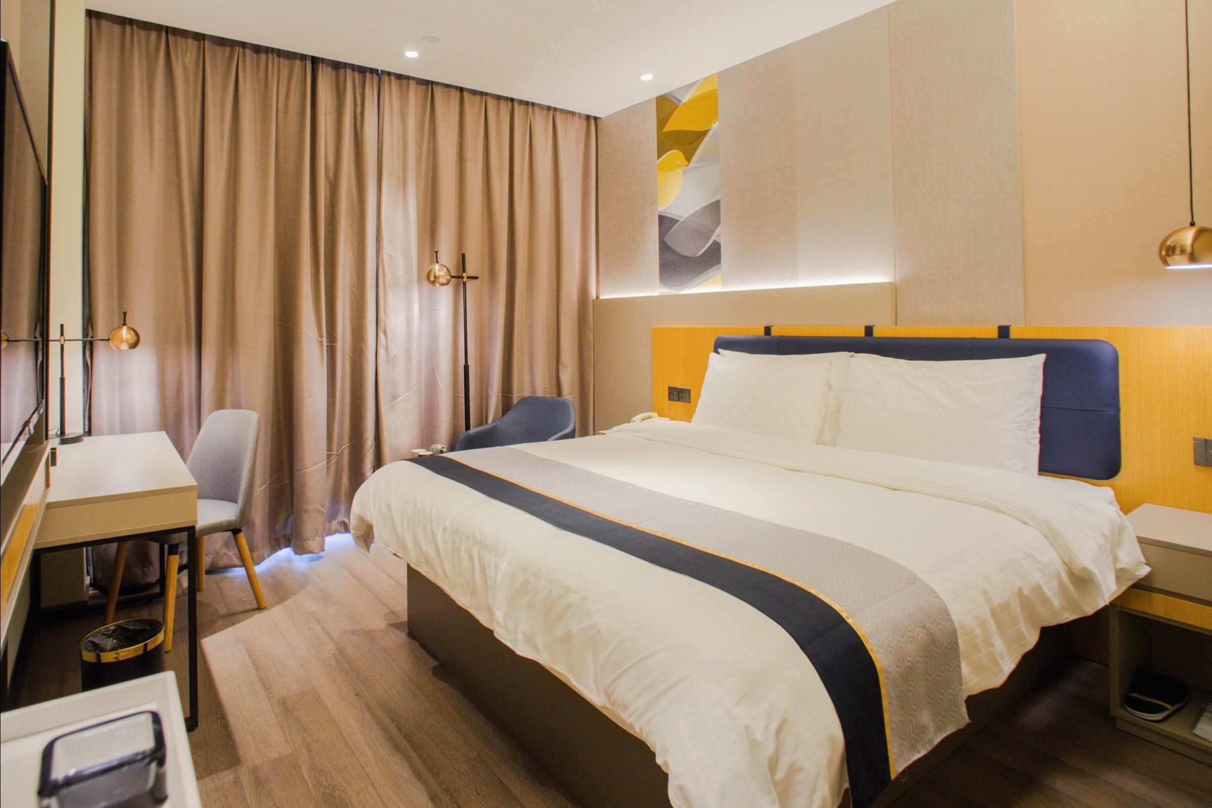 商旅商务大床房