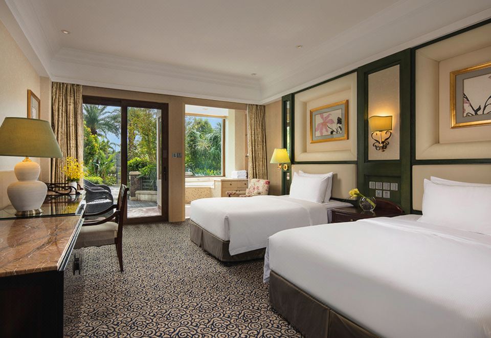 Seaview Resort XiamenDeluxe Pool View Twin-size Bed Room