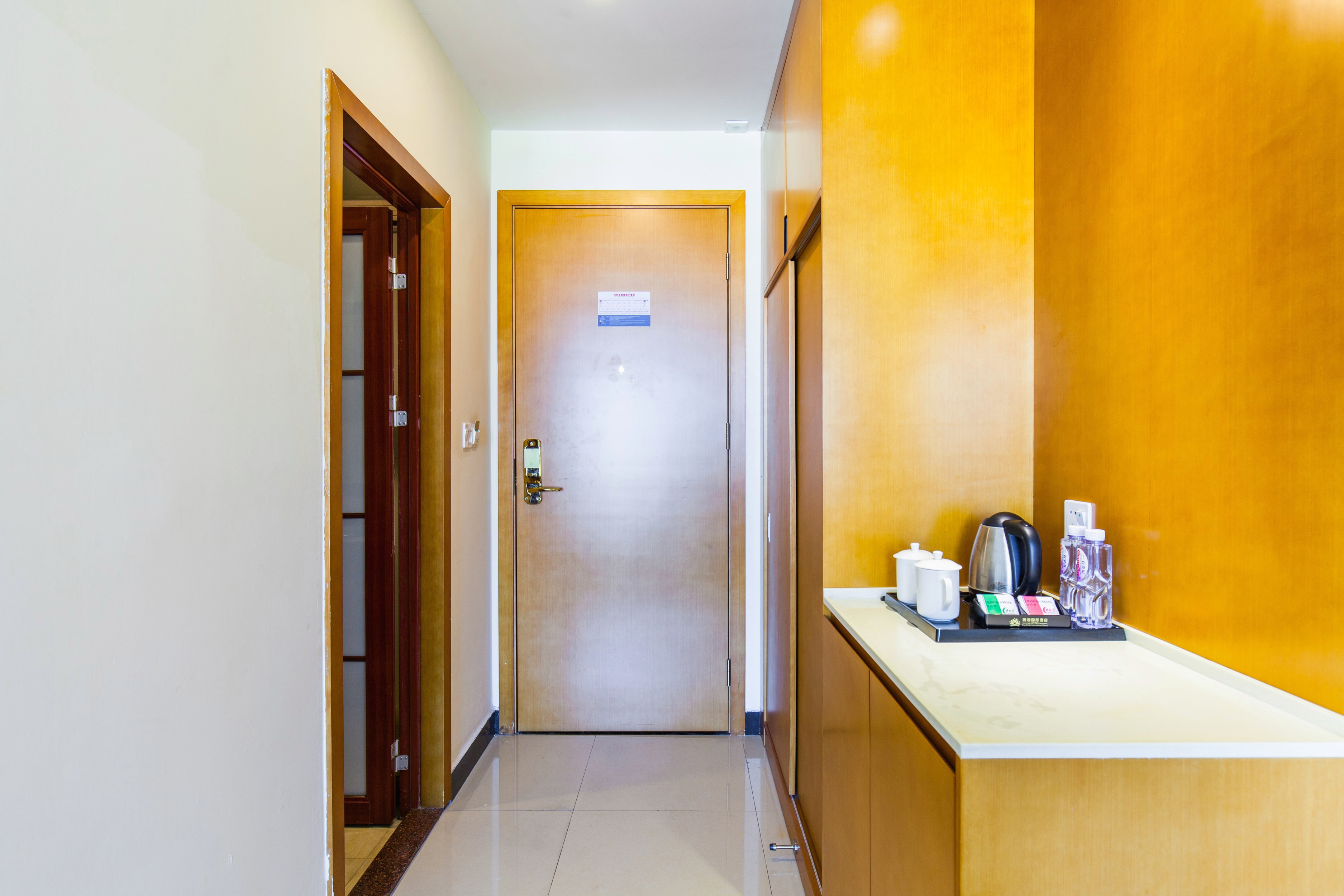 御湖豪华大床房【全景落地飘窗】【功夫茶具】