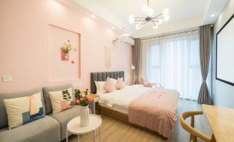 Qingfeng Cinema Apartment (Nanjing Railway Station Central Gate Shop)