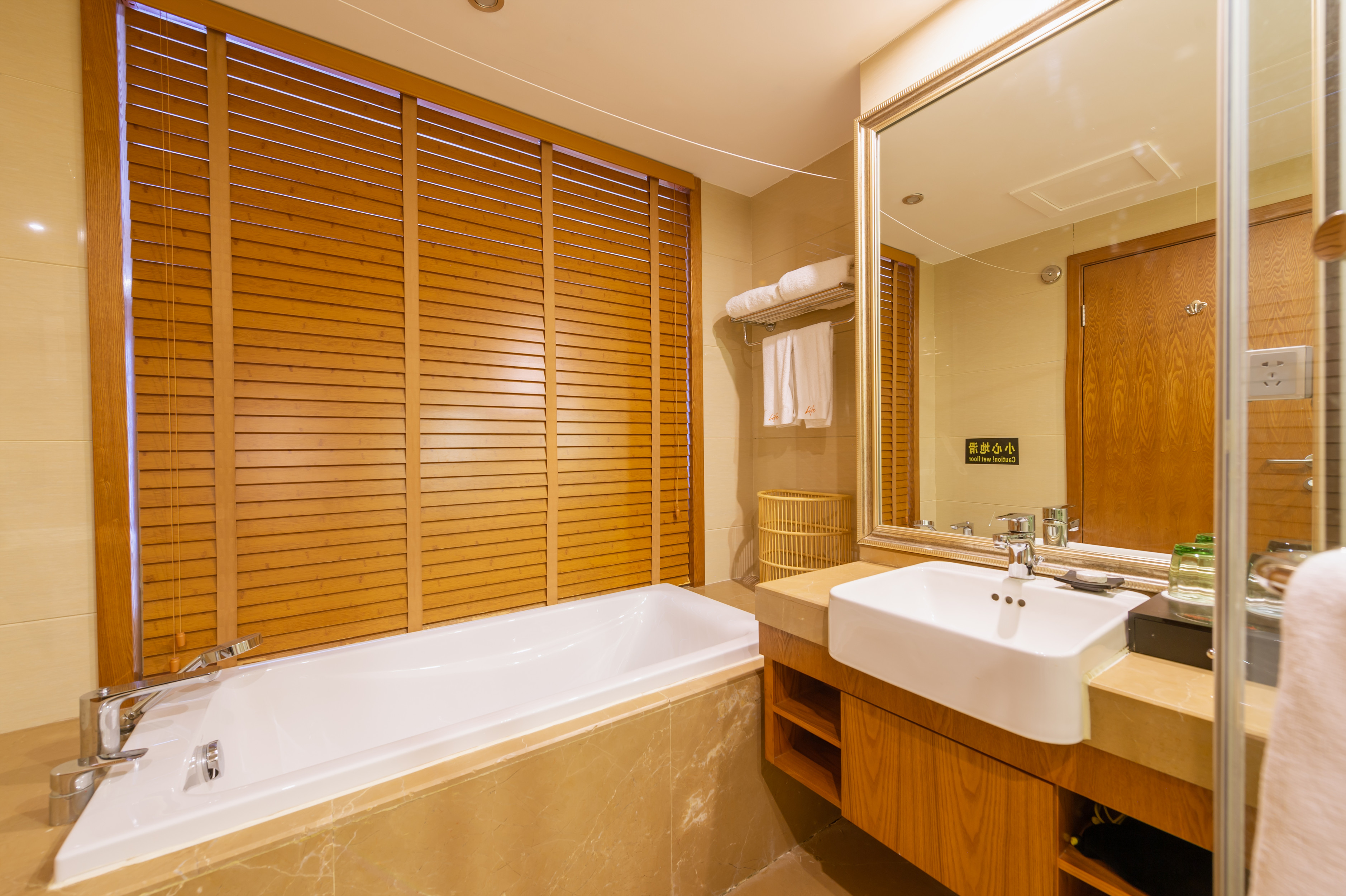 豪华河景双床房