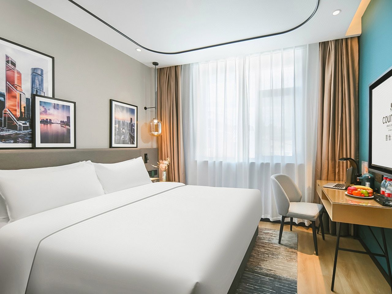 纯净大床房（智能客控+小冰箱）