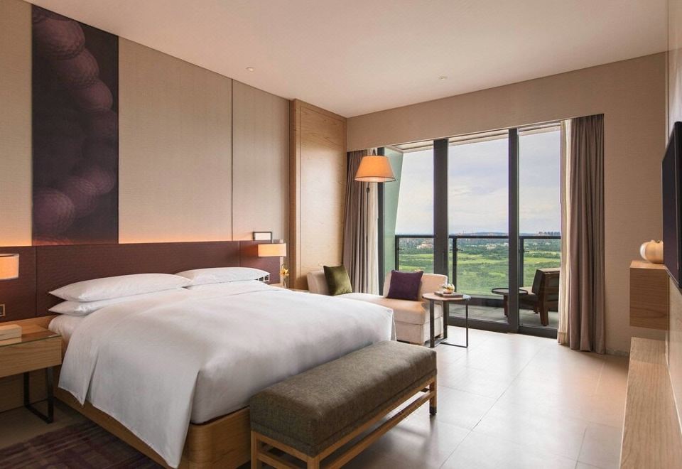 行政高爾夫景大床房【賞云端落日晚霞】