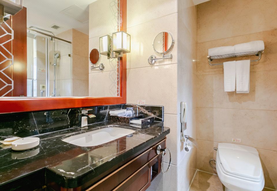 Danling Jinjiang Hotel Deluxe Queen Room