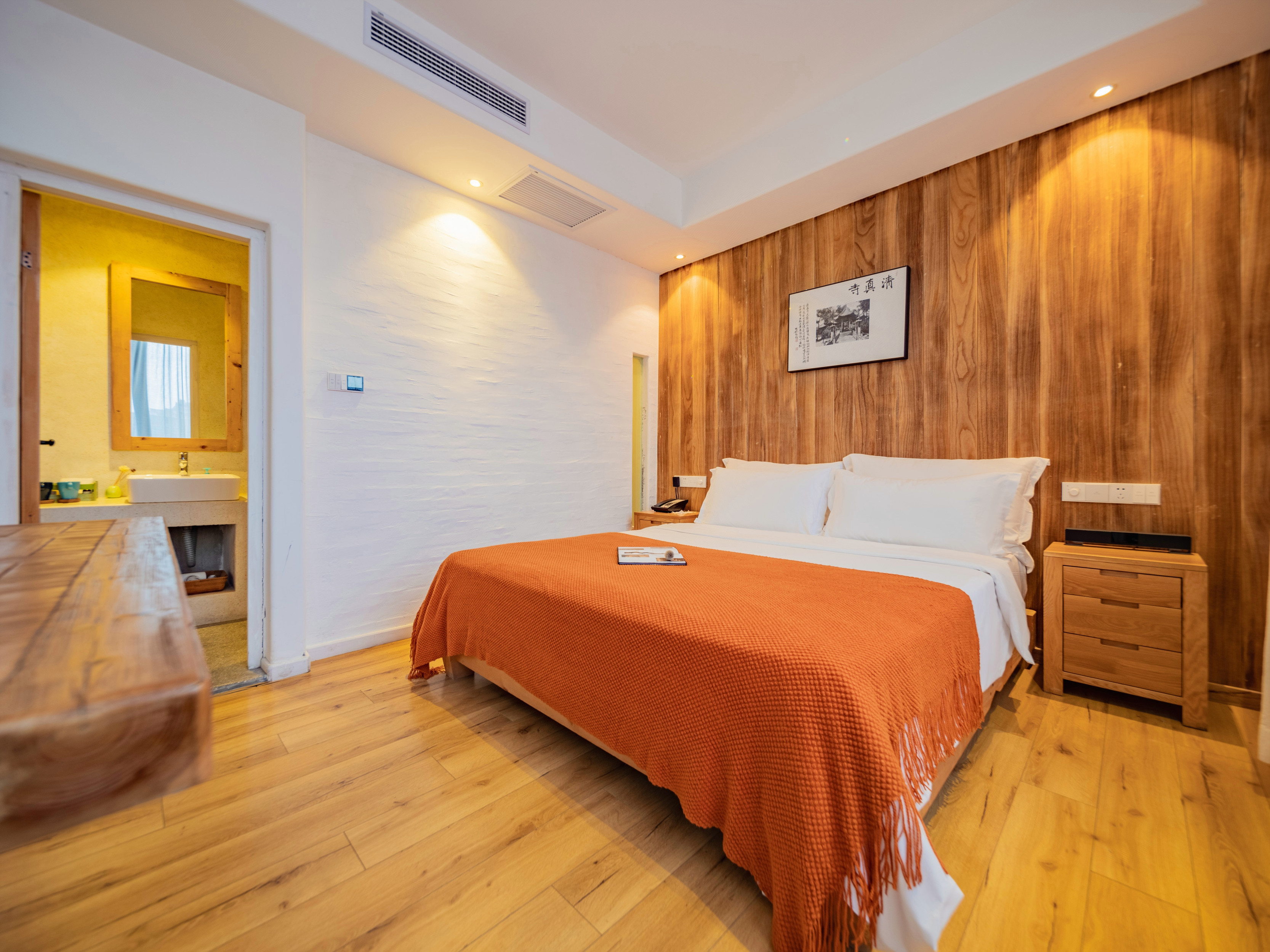 左右庭院?City浴缸大床套房「泡浴+vip电影+mini冰箱」