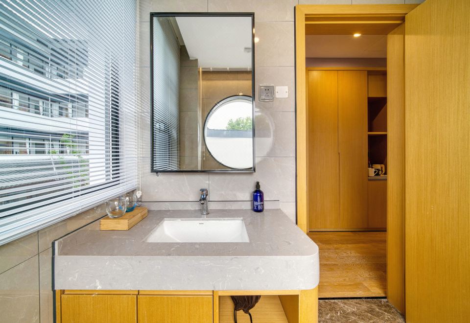 朝花夕拾·豪华大床房（智能客控+智能马桶+沙发）