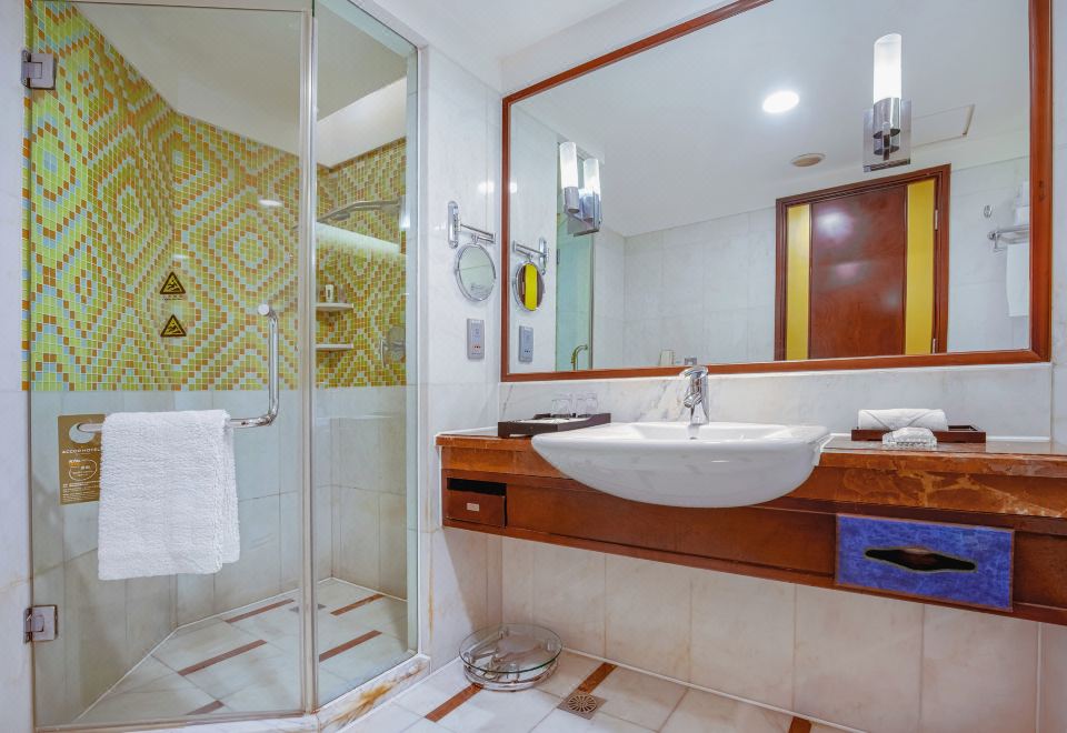 豪華廣場大床客房