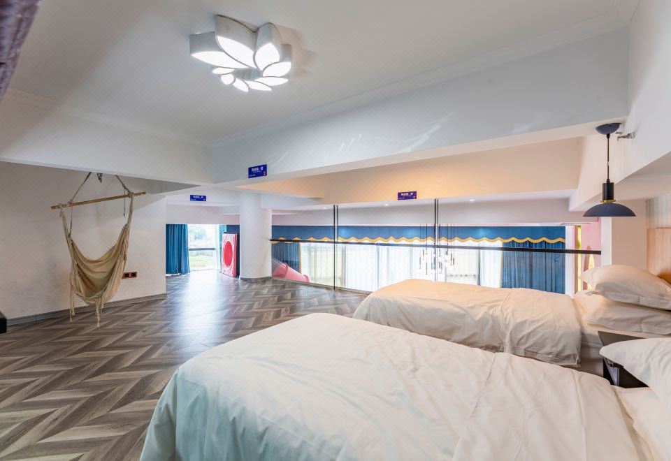 自由夢·Loft粉紅滑梯大套房【洗衣機+小廚房+冰箱】