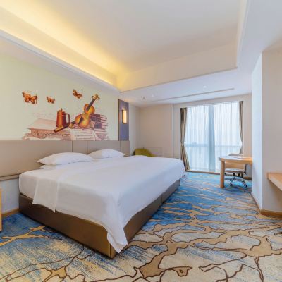 行政特大床房（高樓層+特大床） 維也納國際酒店（肇慶中心湖景店）優惠