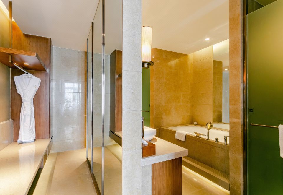 豪华套房（金可儿床垫+独立阳台+书桌+小童乐园）