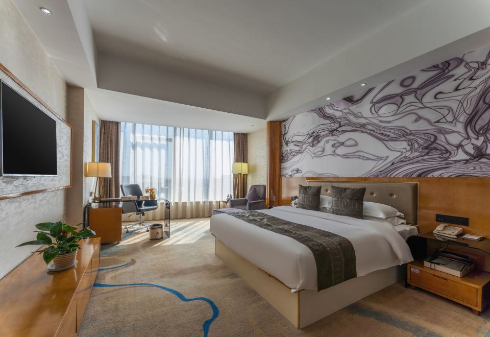 Comfortable Queen Room