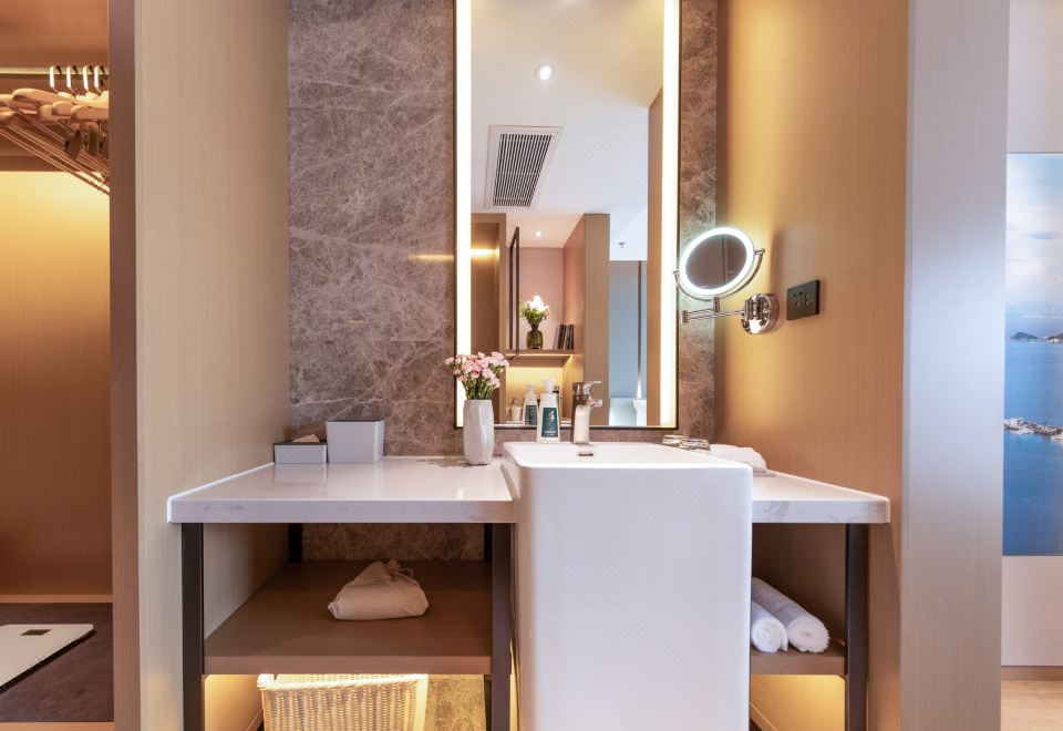 Zhuhai Gongbei Lovers Road Atour S Net Yiyan Selection HotelSuperior Double Room