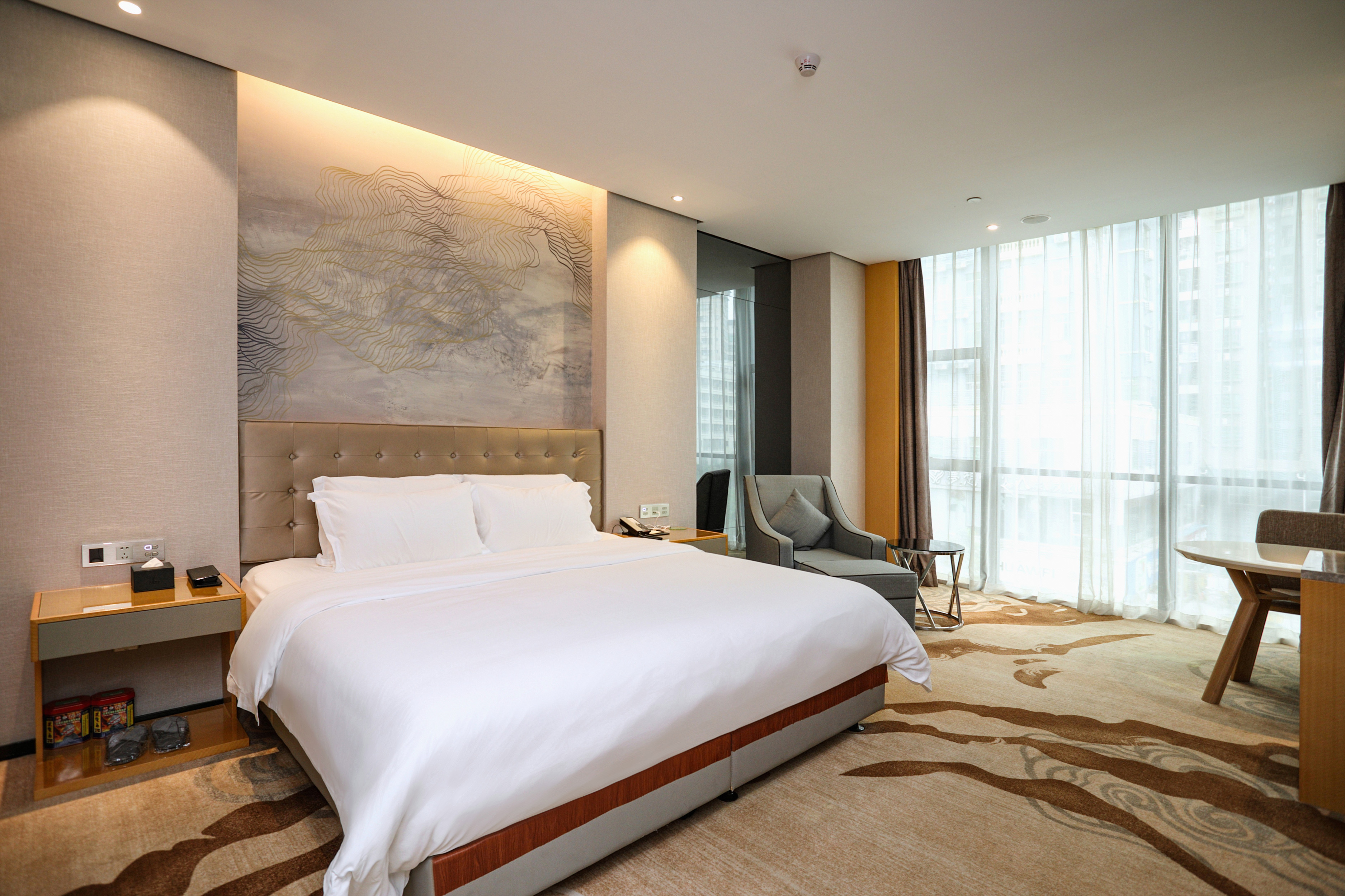 商务大床房【大办公空间+双层蜂窝隔音门+新风系统】