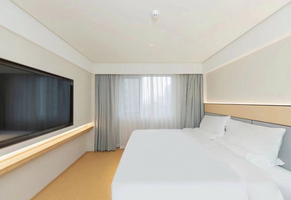 舒压高级大床房（65寸电视投屏+独立空调+零压枕头）