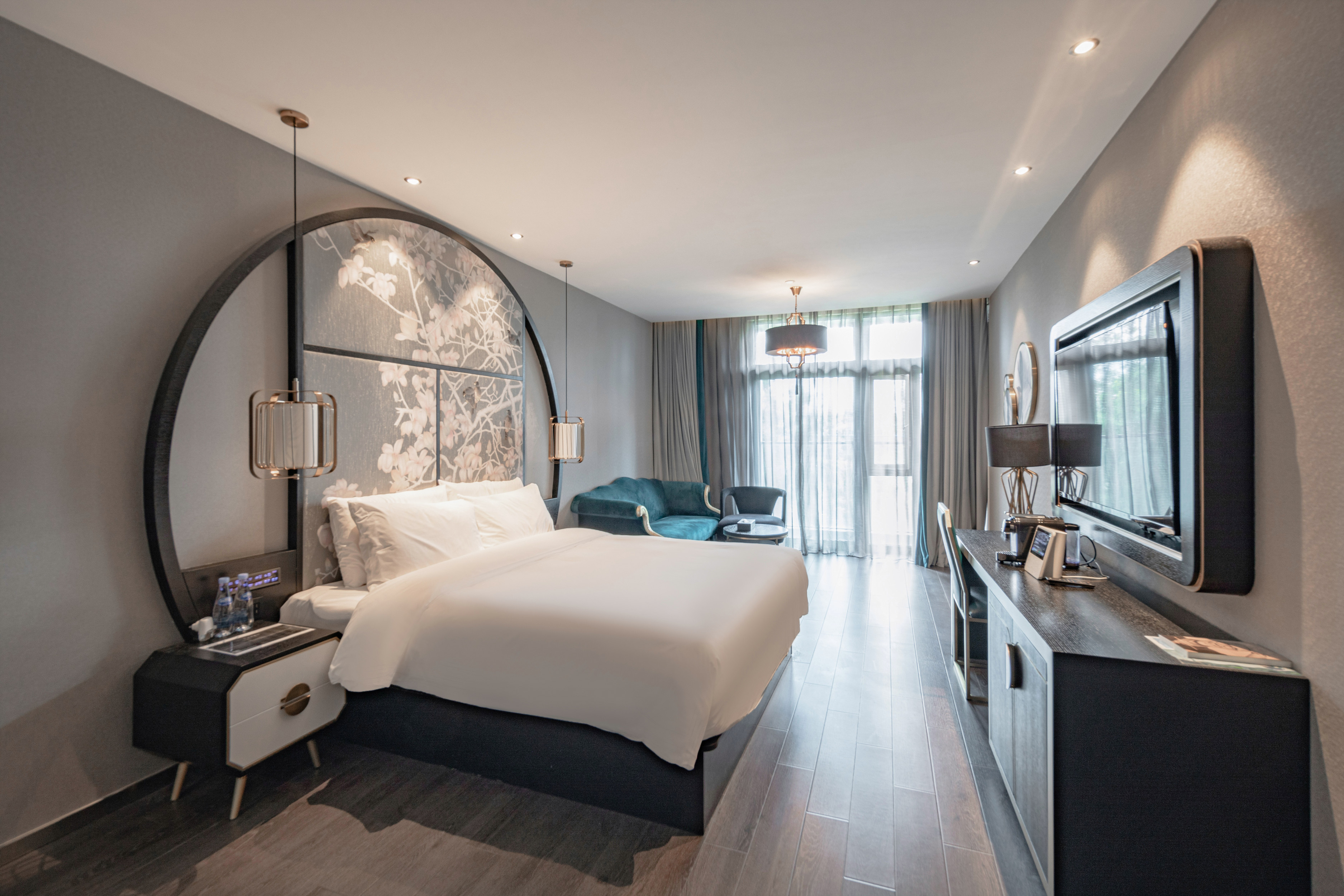 豪华大床房（迷你吧+手机投屏+智能客控）