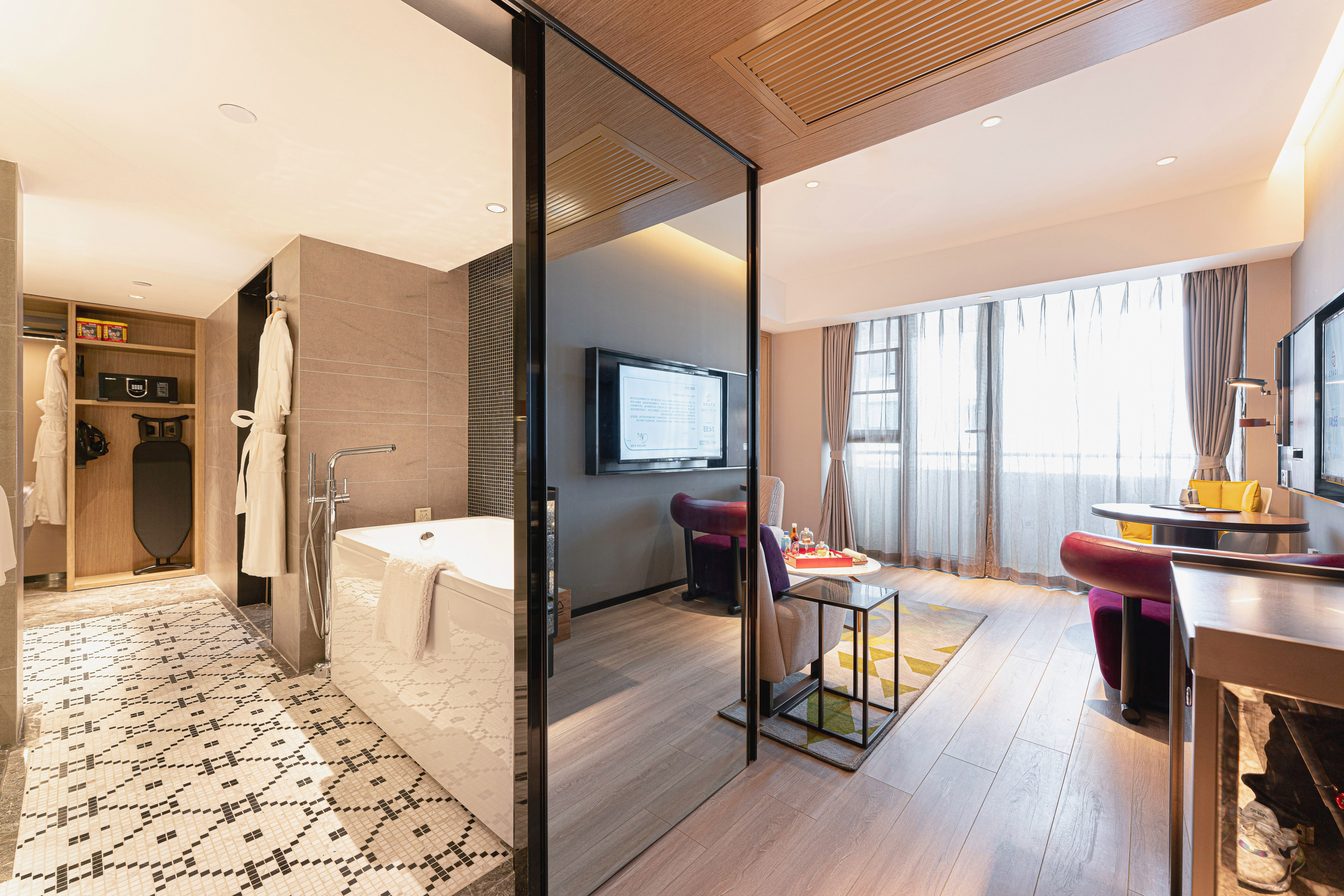 凡象侧江景套房｜开放式双阳台+灯光秀景观+智能投屏+浴缸