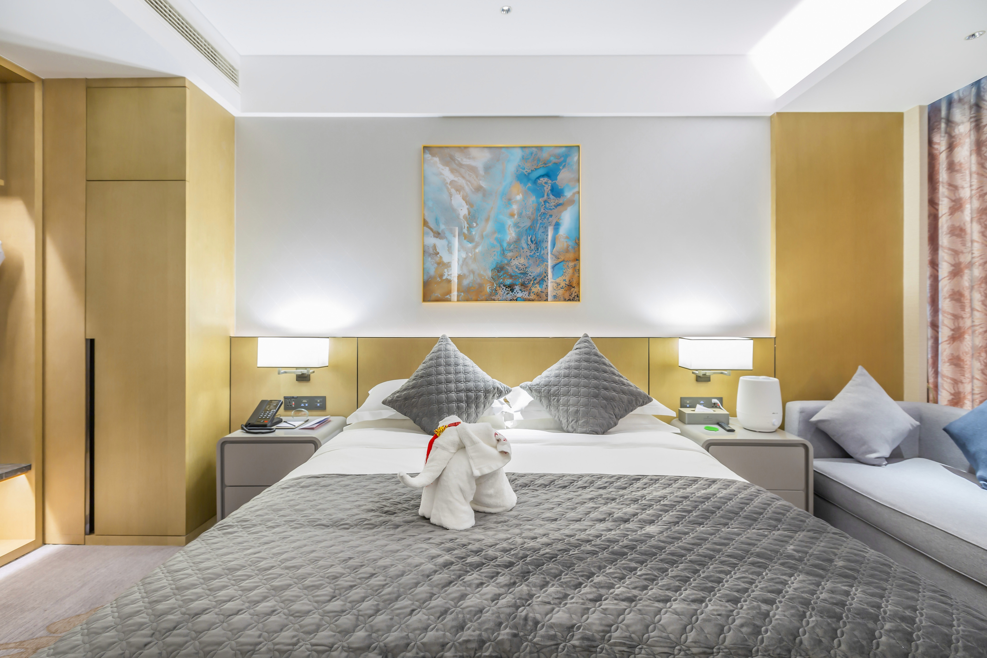 豪华大床房（水系花园景观+80支贡缎床品+金可儿床垫）