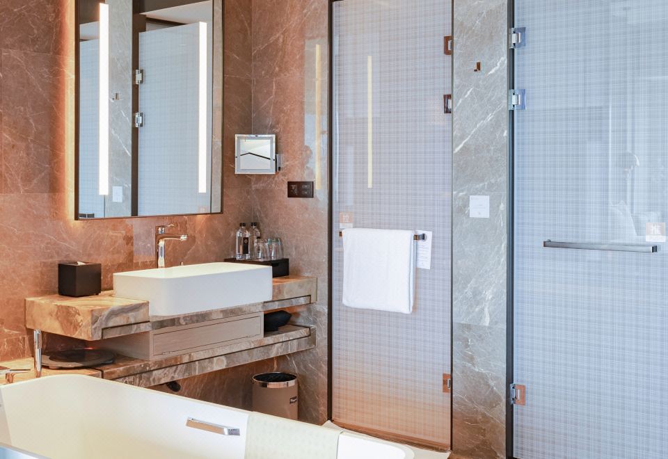 商務海景大床房（180度全落地窗看海景日出）