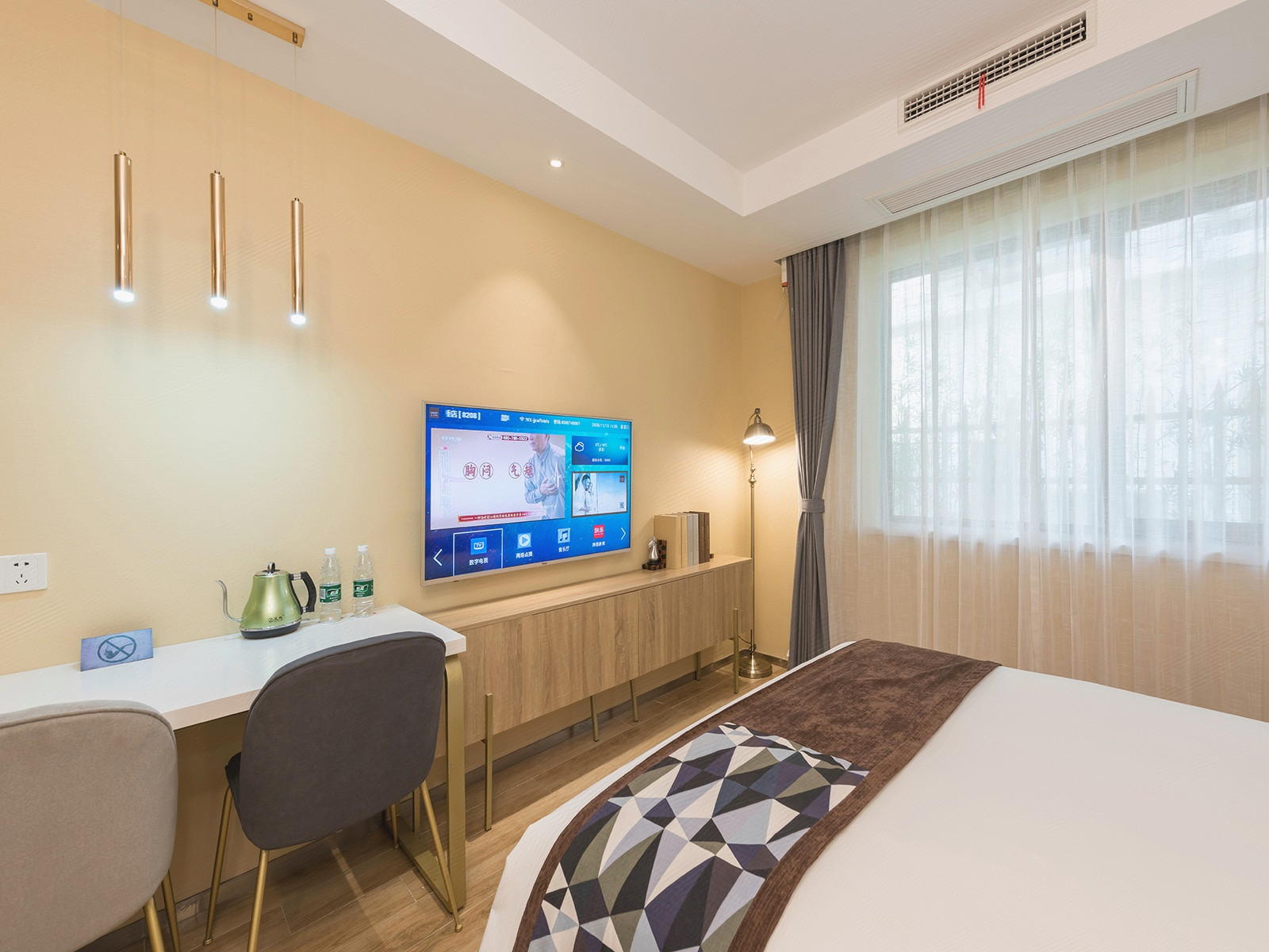 至尊浪漫红酒大床房