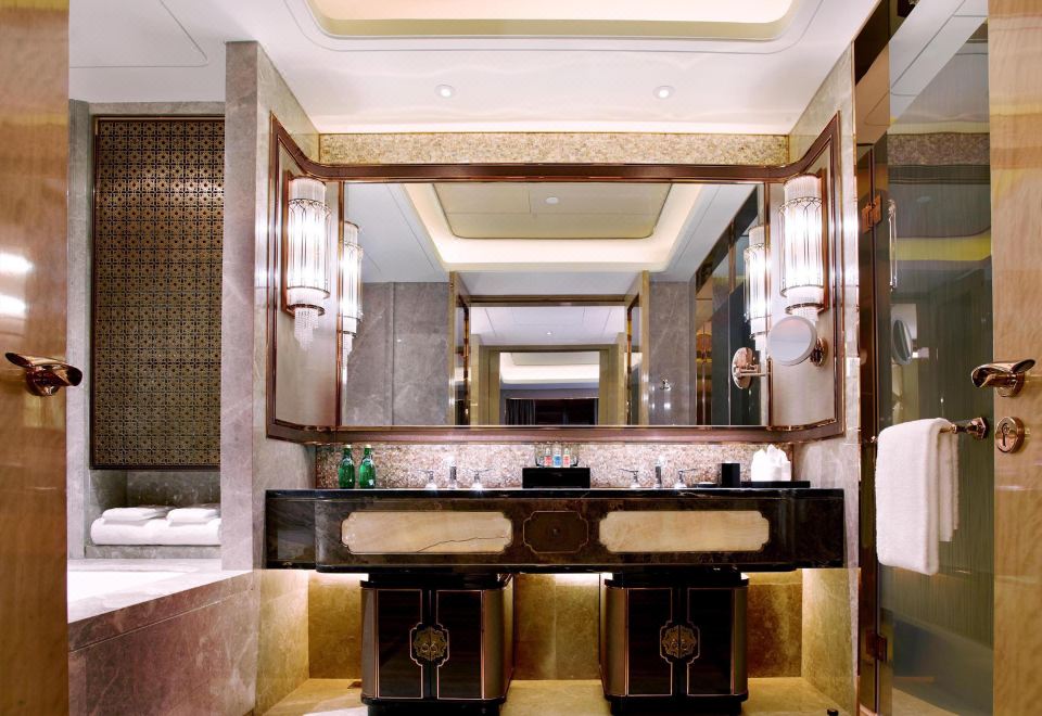 Wanda Vista HohhotExecutive Queen Room