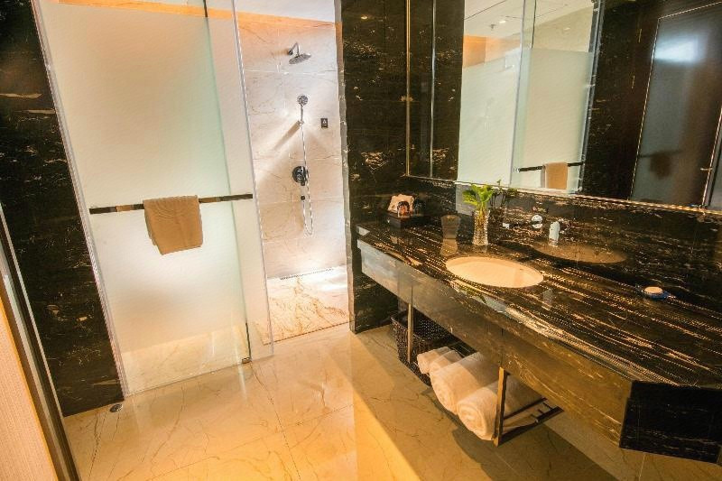 逸享|高级大床房「亲肤浴袍?高档床垫」