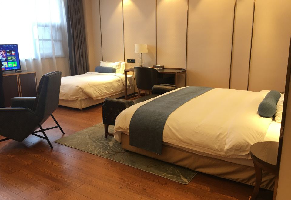 Huayang International HotelDeluxe Family Room