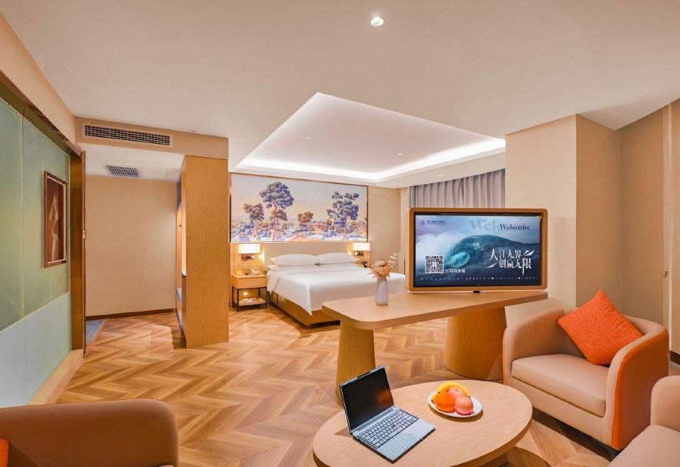 Vienna Hotel (Nanjing Hexi Golden Eagle Shop)Deluxe Suite (Elegant European Style + Smart Guest Control + Wireless Projection + Scenic Floor-to-Ceiling Windows)