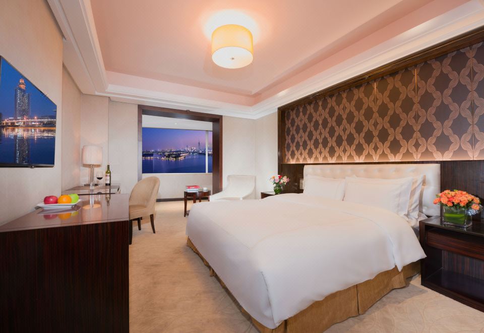 雅致湖景家庭套房