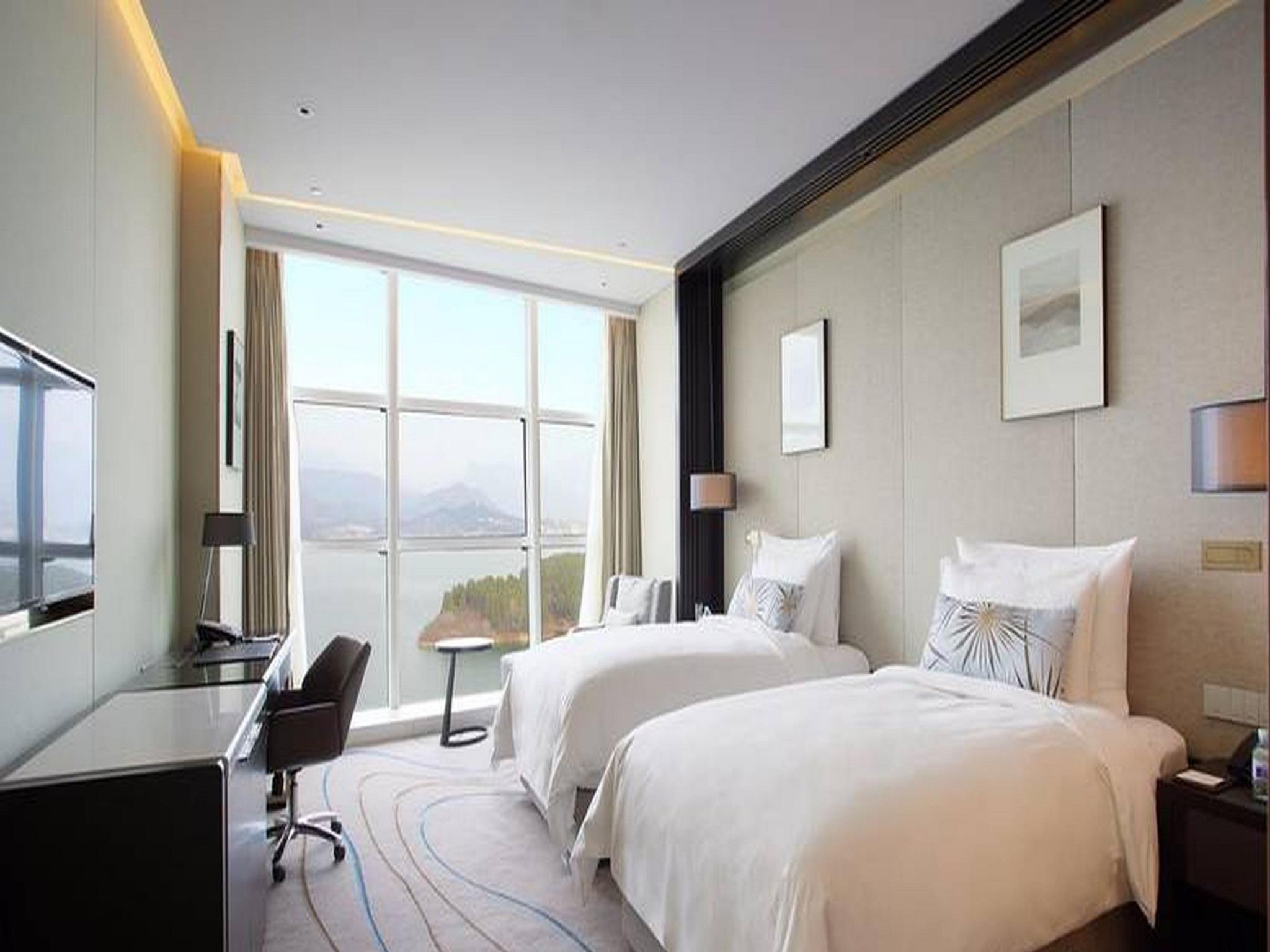 尊荣湖景双床房