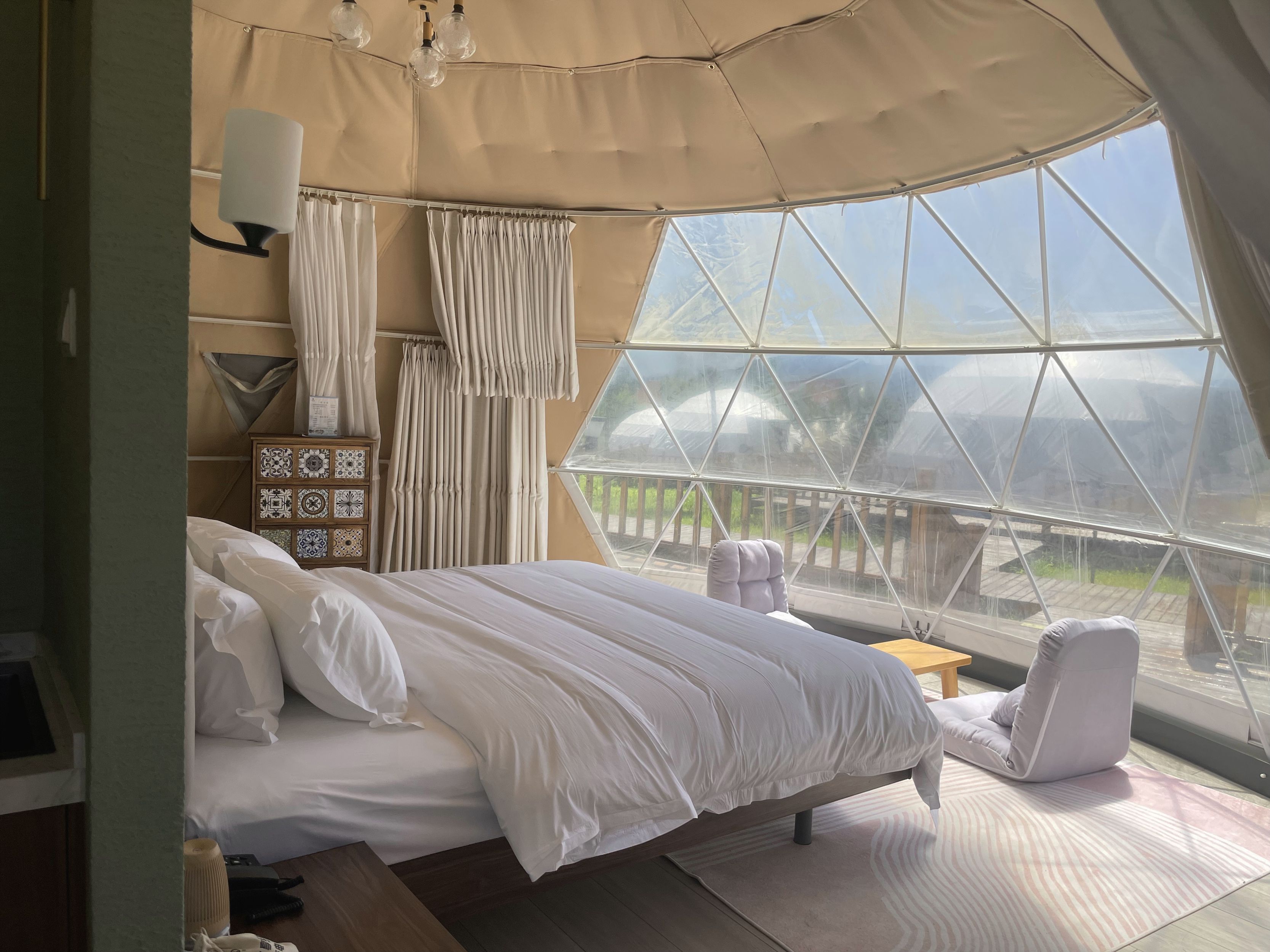 Starry sky bubble house lake view romantic king bed room