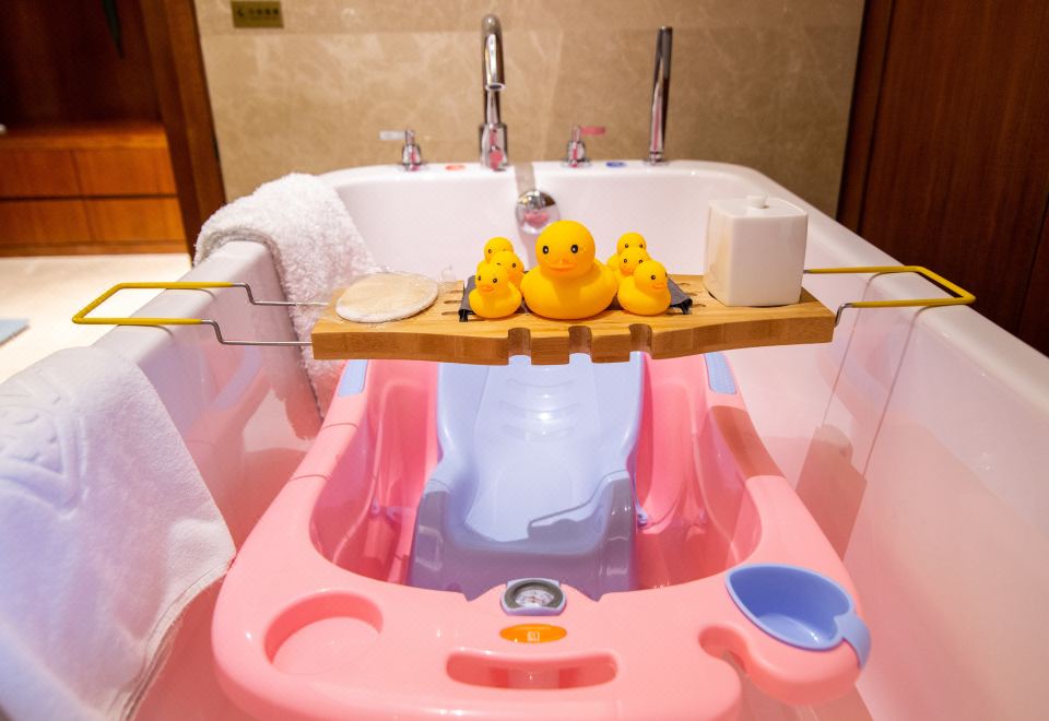 小童主題套房（超大溫馨空間，一室一廳帶大梳化床墊）