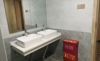 Guazhou Liutie Hotel