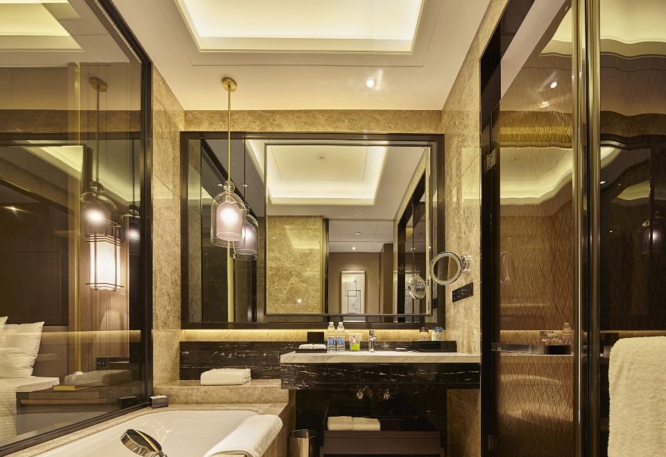 行政豪华大床房【俯瞰城市动脉·森呼吸客房】