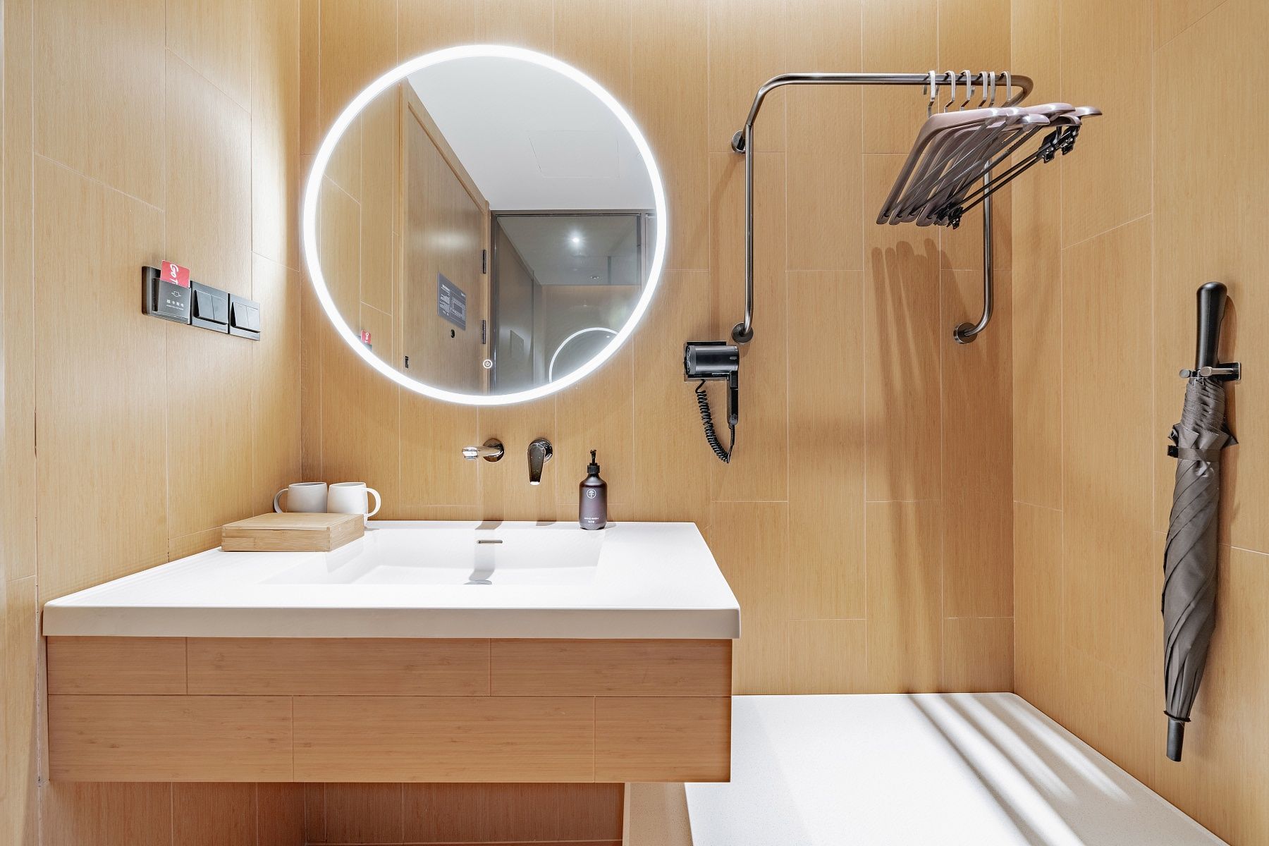 商务大床房（智能客控+深睡床垫深睡枕+手机智能投屏）