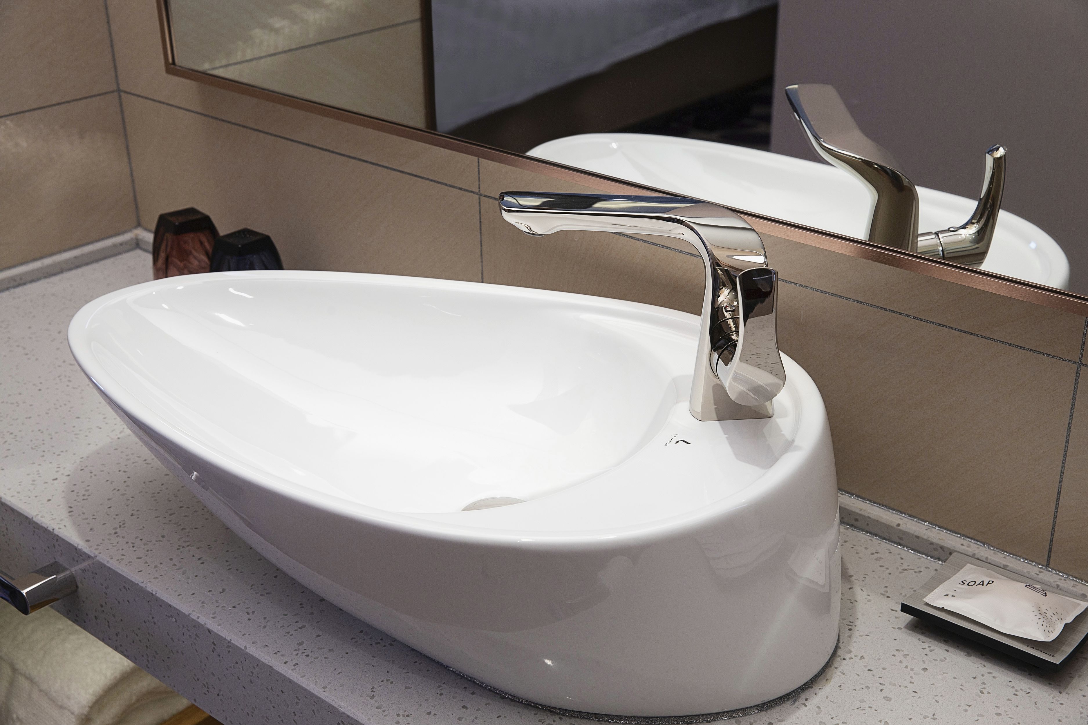 复式LOFT双床房?超大飘窗 ▏慕斯床垫 ▏品牌洗浴用品