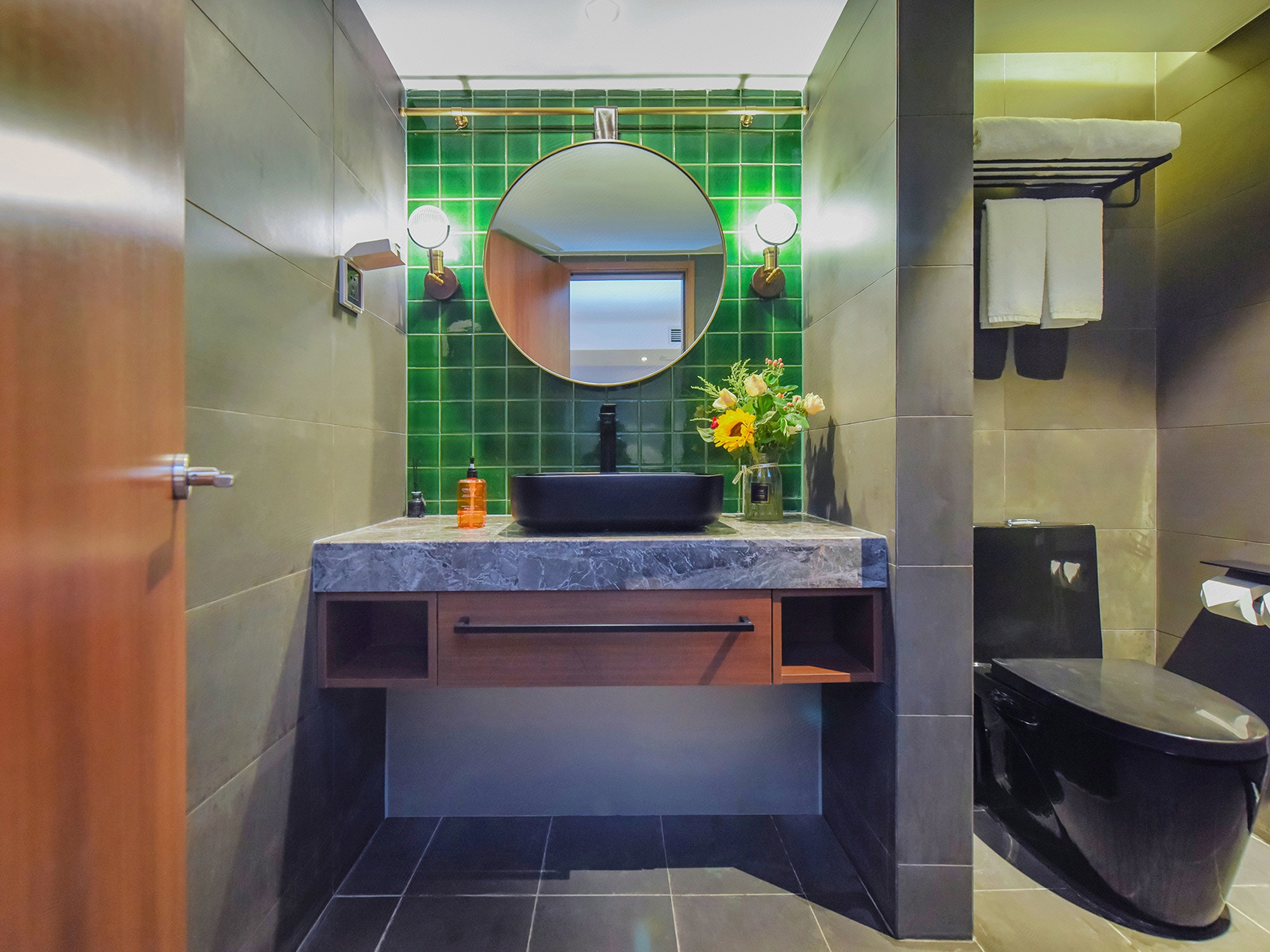 标准大床房（智能客控+电视投屏+雨淋顶喷）