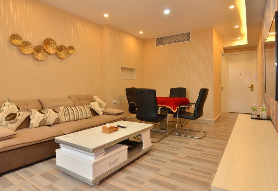 泉栈H号楼4房1厅（副楼区）