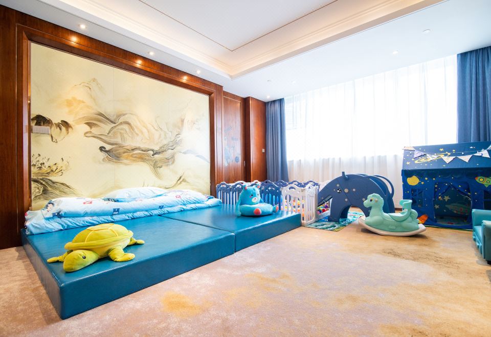 小童主題套房（超大溫馨空間，一室一廳帶大梳化床墊）