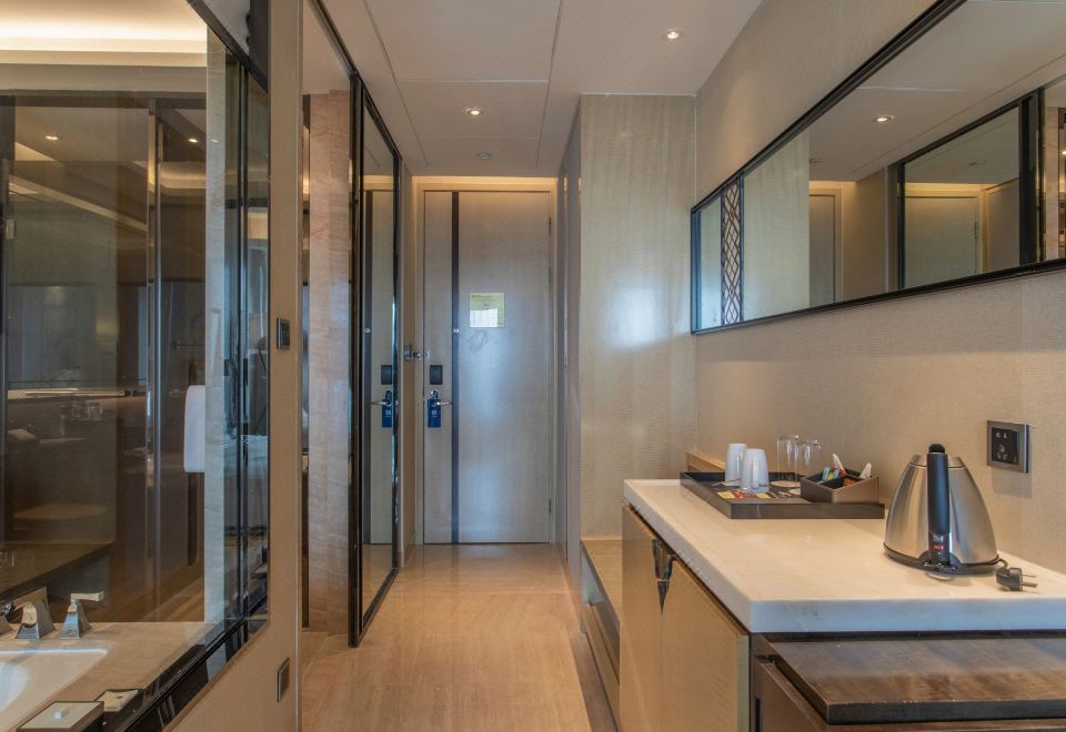 豪華大床房（繁華街景+深睡床墊+靜音加濕器）