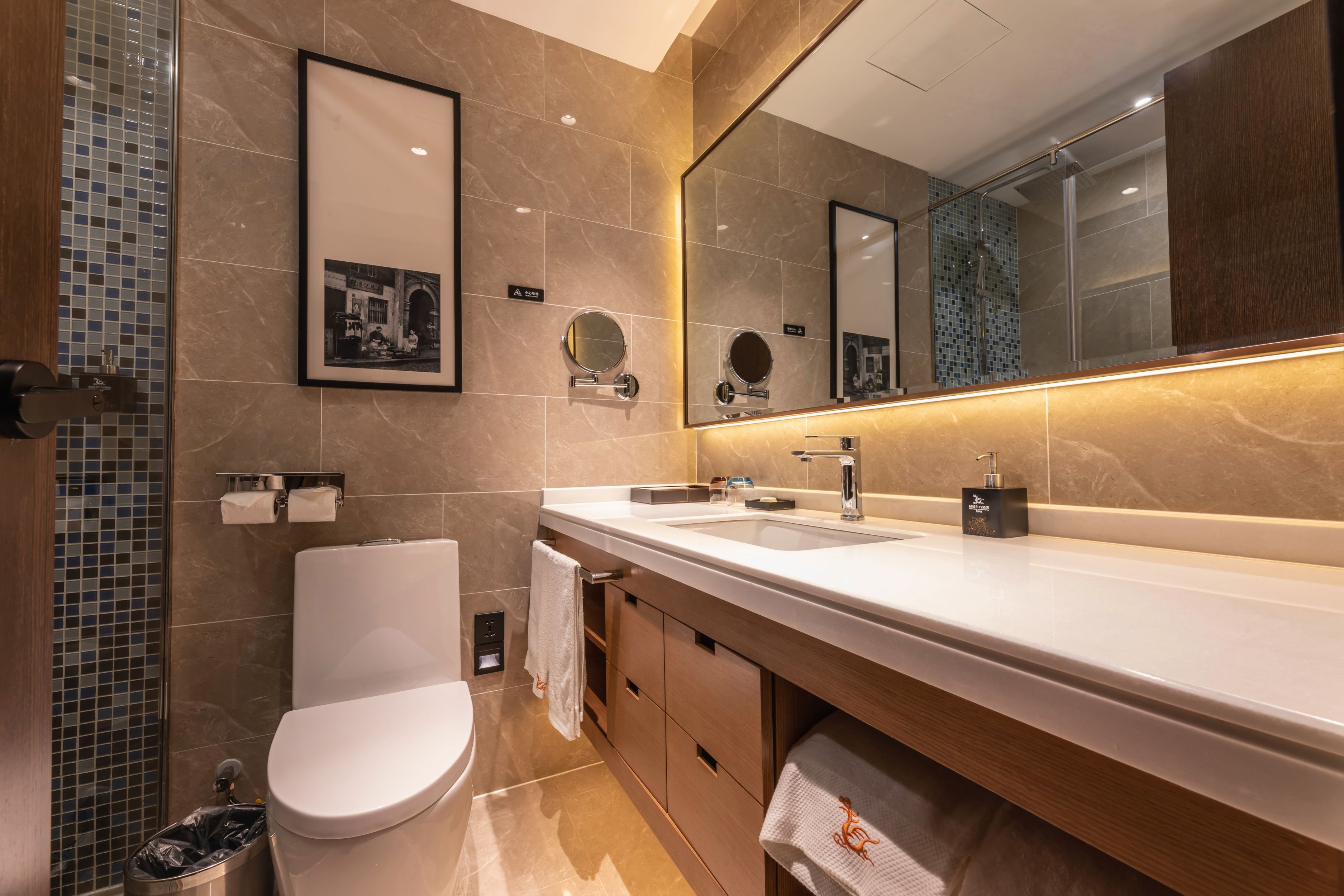 豪华大床房[全景落地窗]