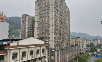 Wanbinghao Plateau Red Hotel (Railway Station Branch)