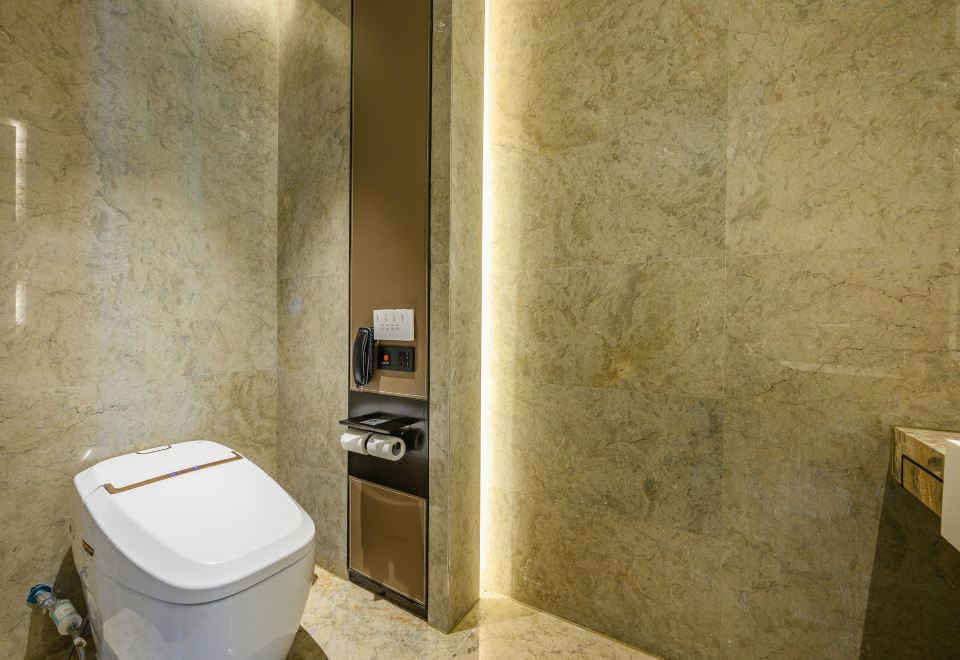 豪华海景套房（180度全落地窗看海景日出）